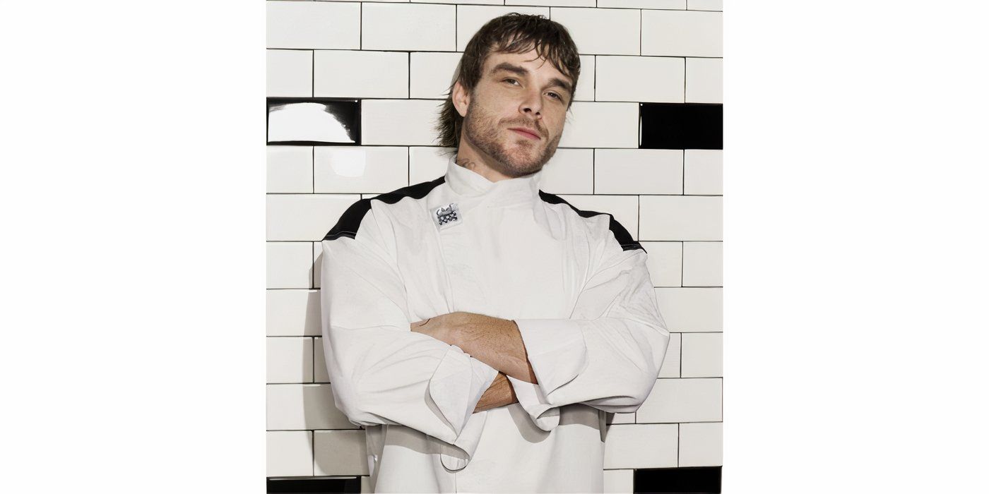 Hell's Kitchen Jonathon Plumley na frente de um fundo branco