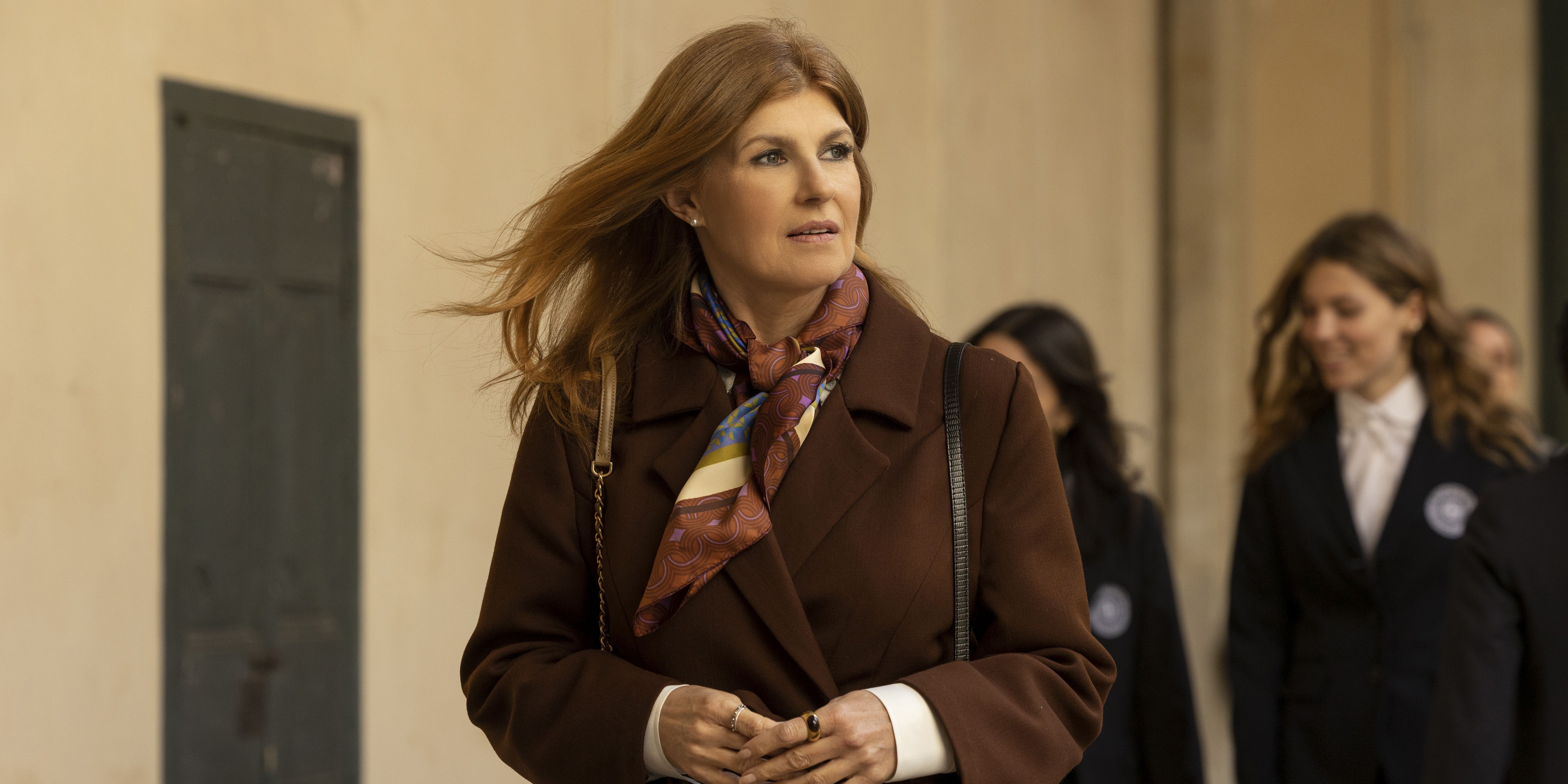 Aquí después del director Robert Salerno sobre cómo dar vida a la oscura historia del thriller de terror dirigido por Connie Britton