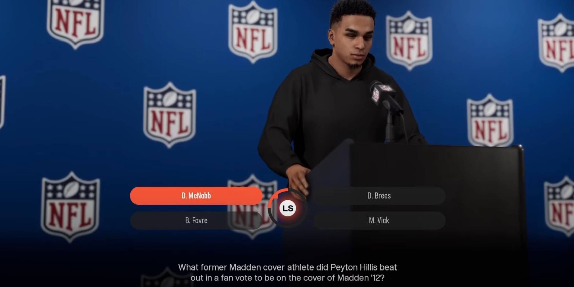 Madden NFL 25 responde una pregunta de una entrevista durante Scouting Combine en el modo Superstar