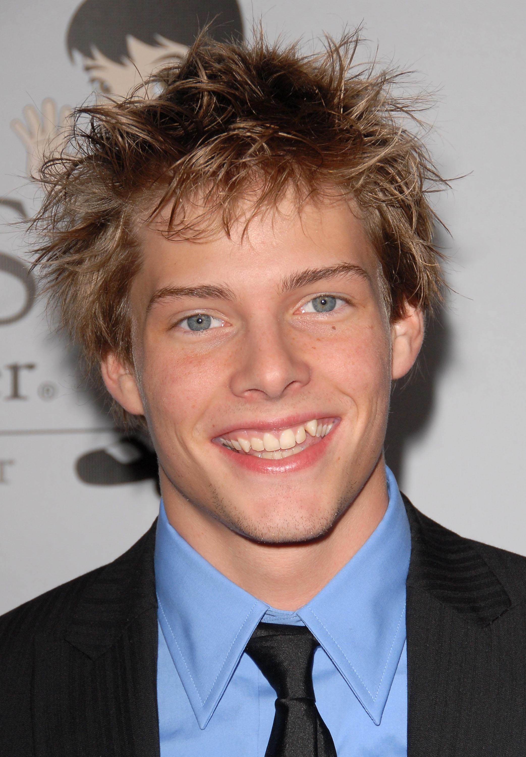 Headshot Of Hunter Parrish