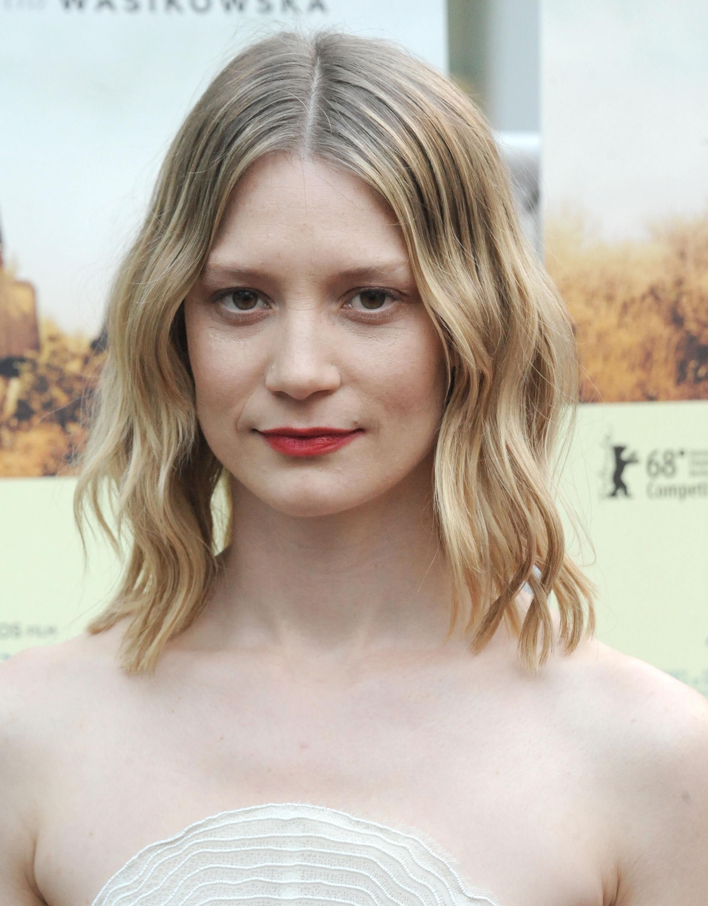 Shot in the head of Mia Wasikowska