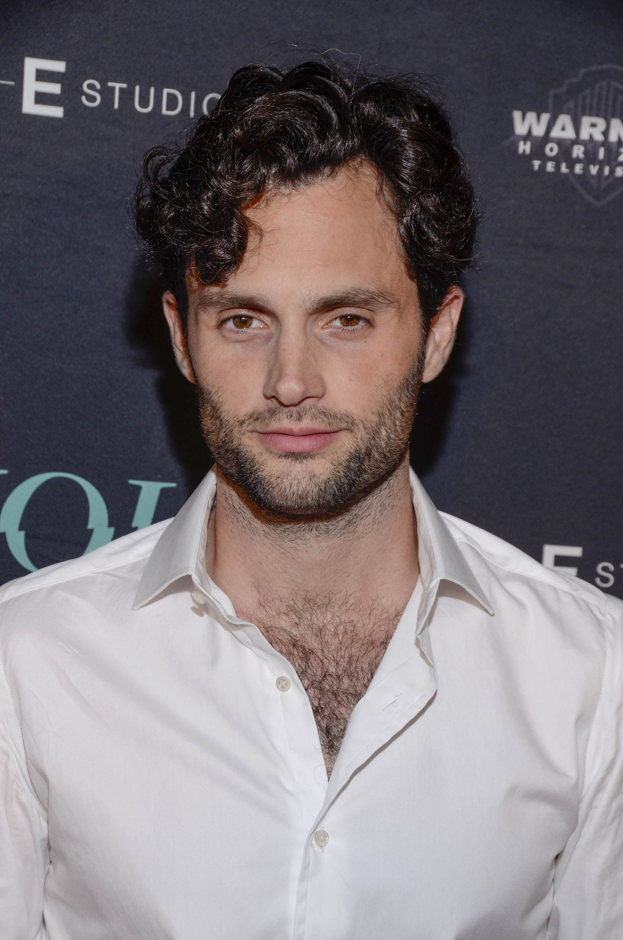 Shoot in Penn Badgley's head in the debut of you at the Zengo restaurant