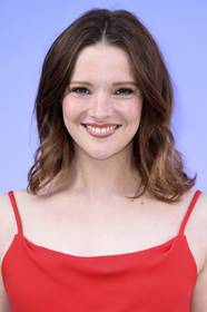 Morfydd Clark ScreenRant