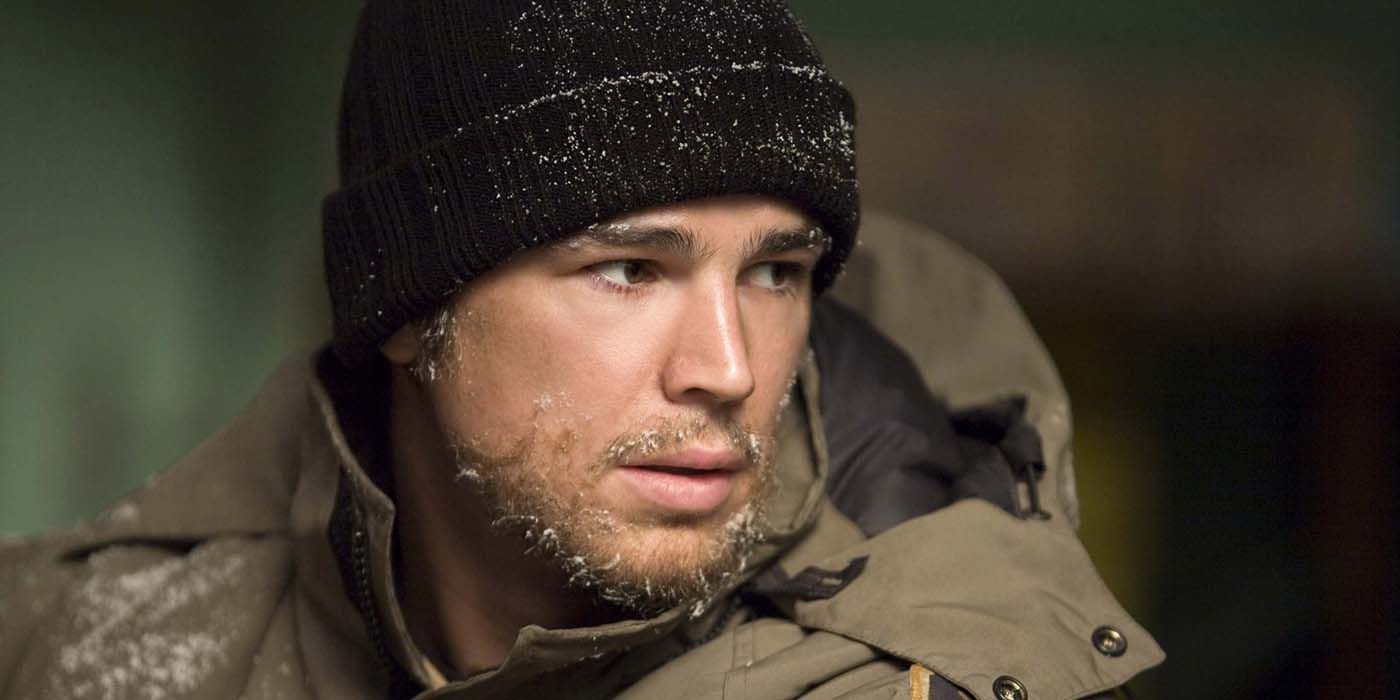 El personaje de Josh Harnett con nieve en la cara en 30 días de noche