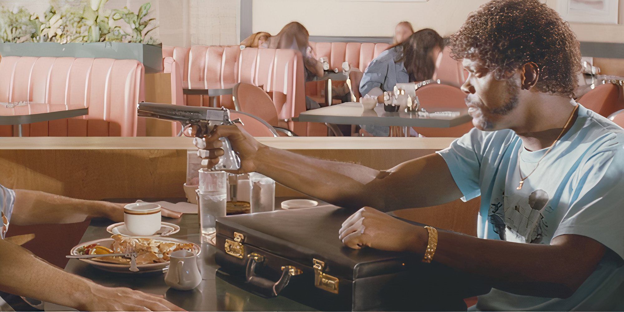 Jules points his gun at Pumpkin in Pulp Fiction