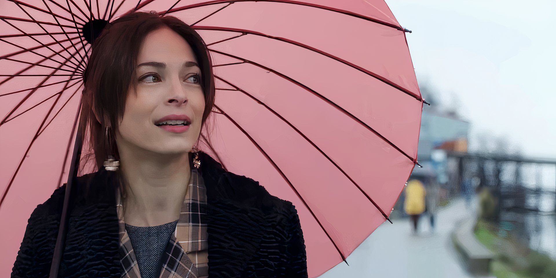 Kristin Kreuk as Cassandra in Murder in a Small Town (2)