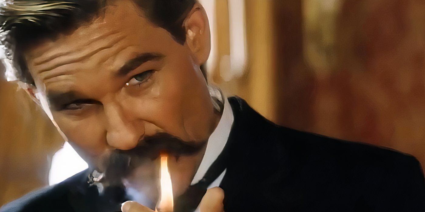 Wyatt Earp de Kurt Russell enciende un cigarrillo en una lápida