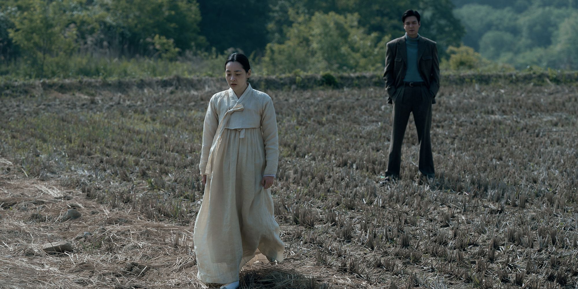 Lee Minho watching Kim Minha walk away in a field in Pachinko season 2