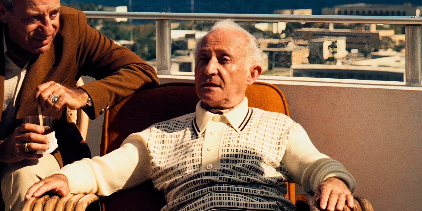 Lee Strasberg como Hyman Roth parecendo sério no padrinho Parte II