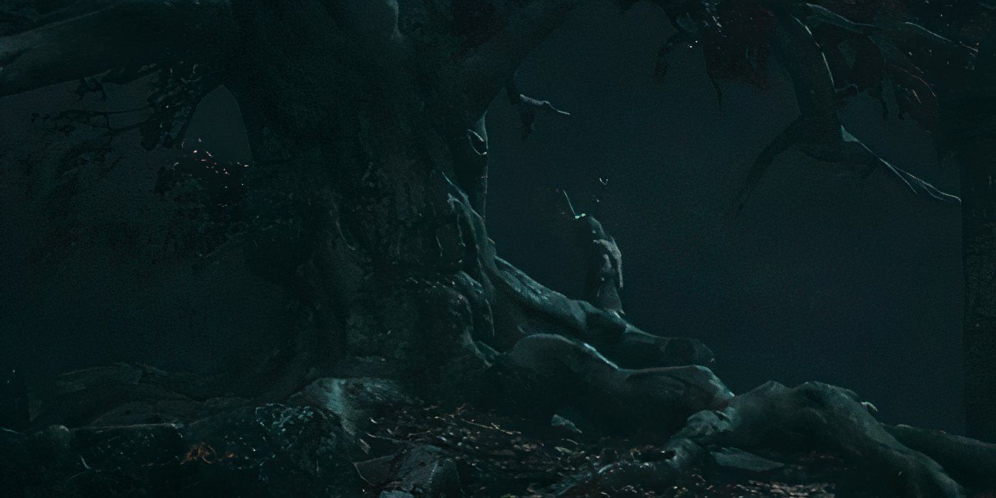 The Antler Creature Daemon Sees At The Weirwood Tree Explained & How It Connects To A Huge Theory