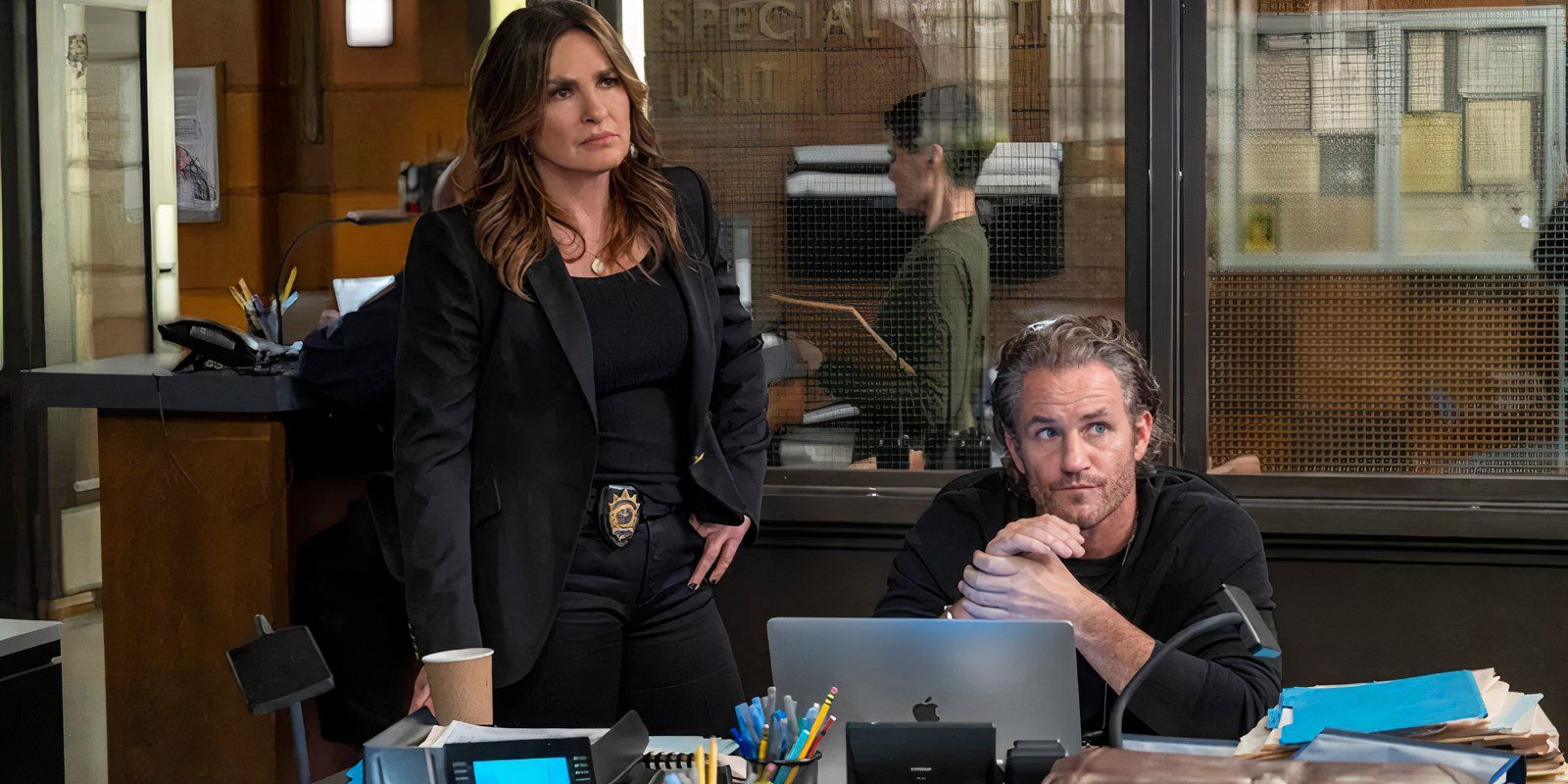 Mariska Hargitay as Benson and Kevin Kane as Bruno in Law & Order SVU