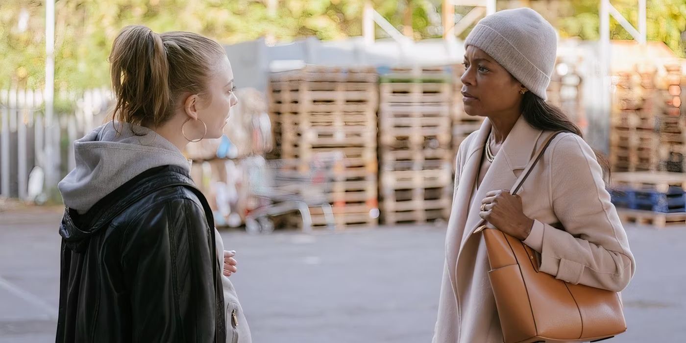 Natalie Dormer & Naomie Harris arguing on the street in The Wasp