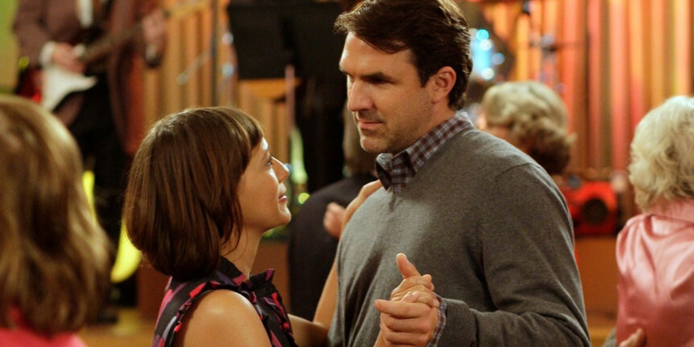 Rashida Jones as Ann Perkins and Paul Schneider as Mark Brendanawicz dancing at the Valentine's dance in the Parks and Recreation episode Galentine's Day.