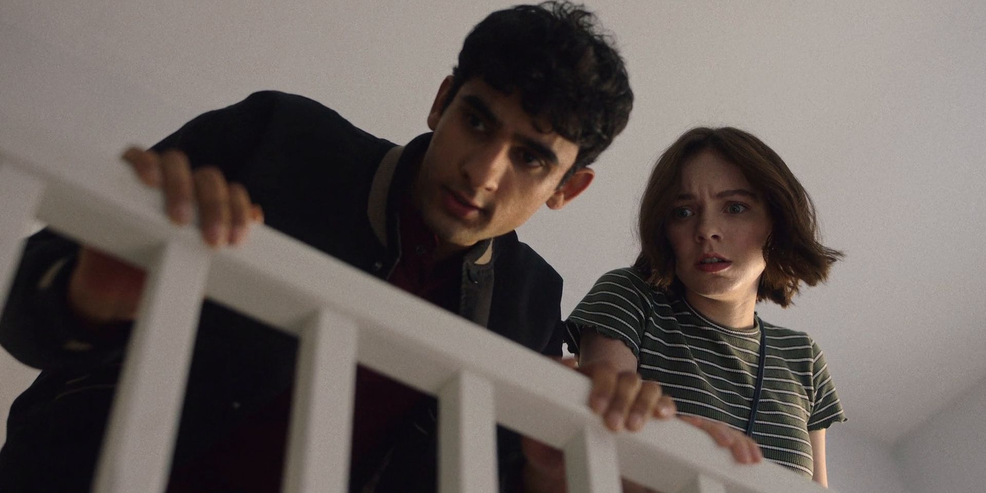 Pippa Fitz-Amobi (Emma Myers) e Ravi Singh in A Good Girl's Guide To Murder stagione 1