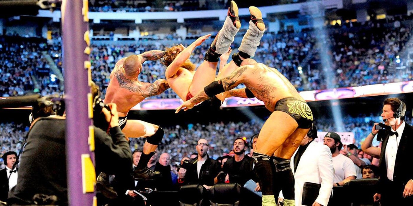 Randy Orton e Batista acertaram um combo RKO Powerbomb em Daniel Bryan na WrestleMania XXX