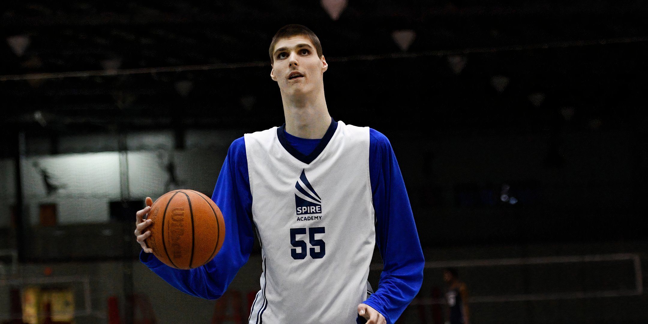 Robert Bobroczkyi playing basketball