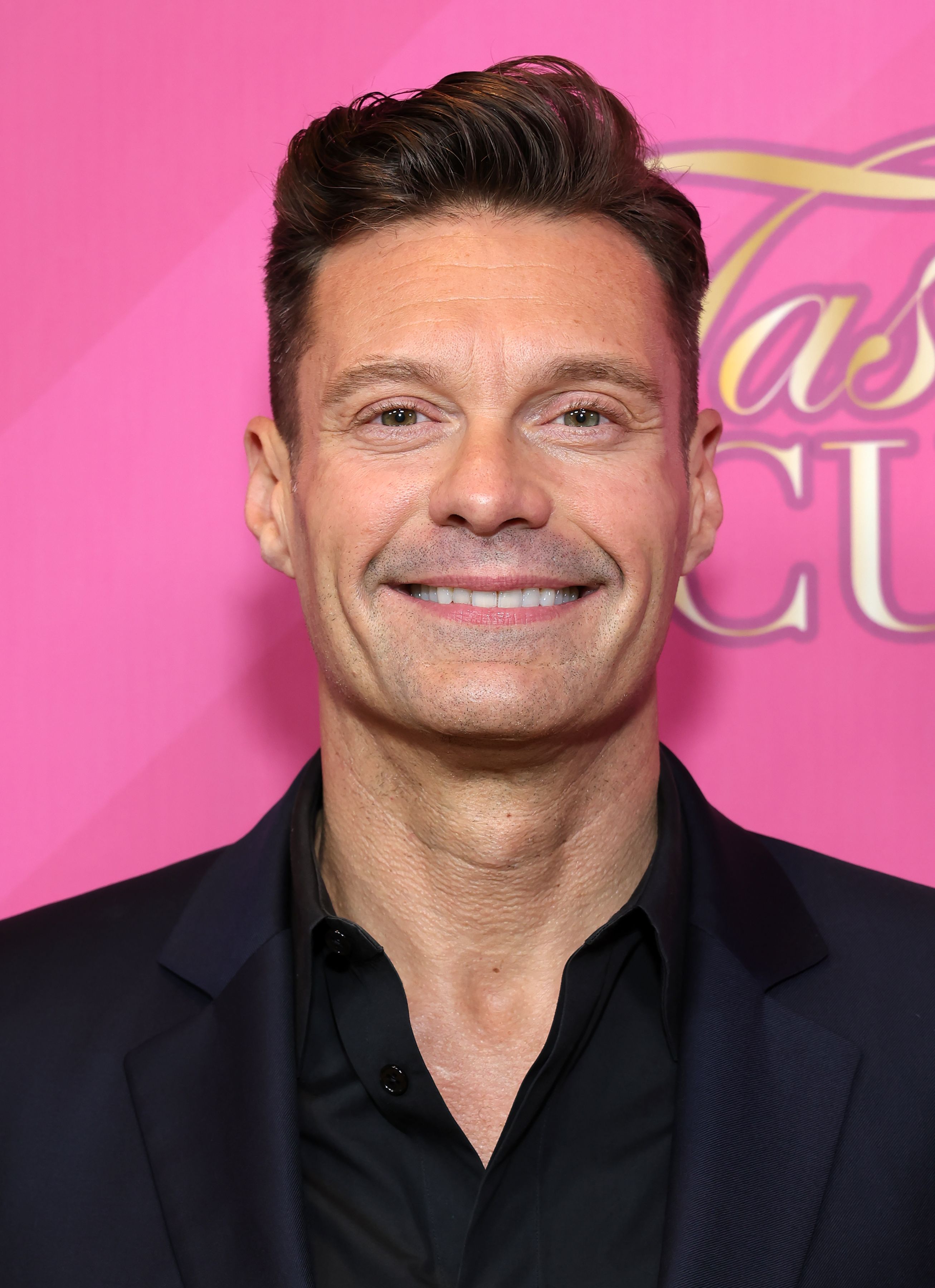 On Air with Ryan Seacrest Summary, Latest News, Trailer, Season List ...