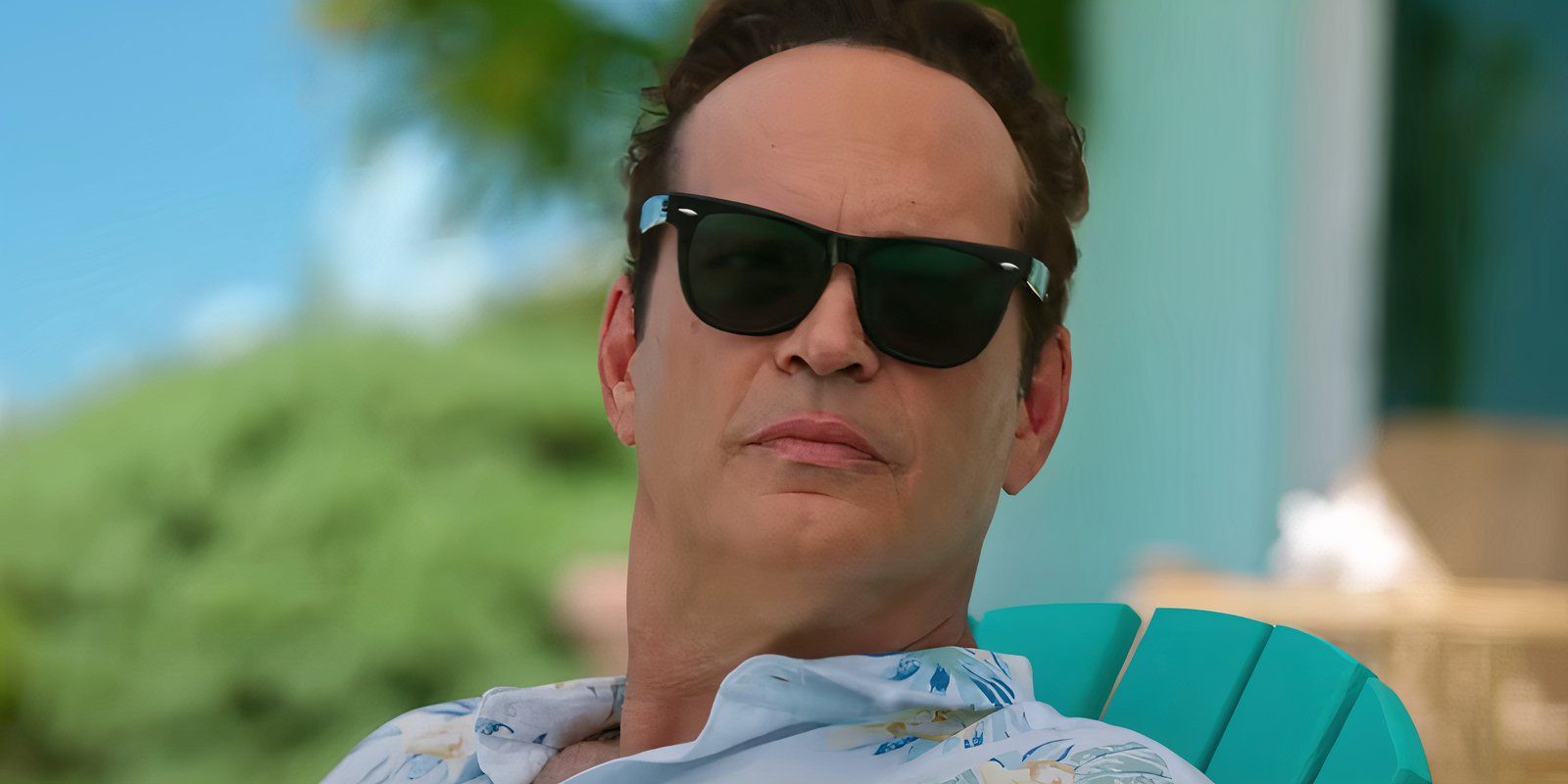 Vince Vaughn como Andrew Yancy usando óculos escuros em Bad Monkey