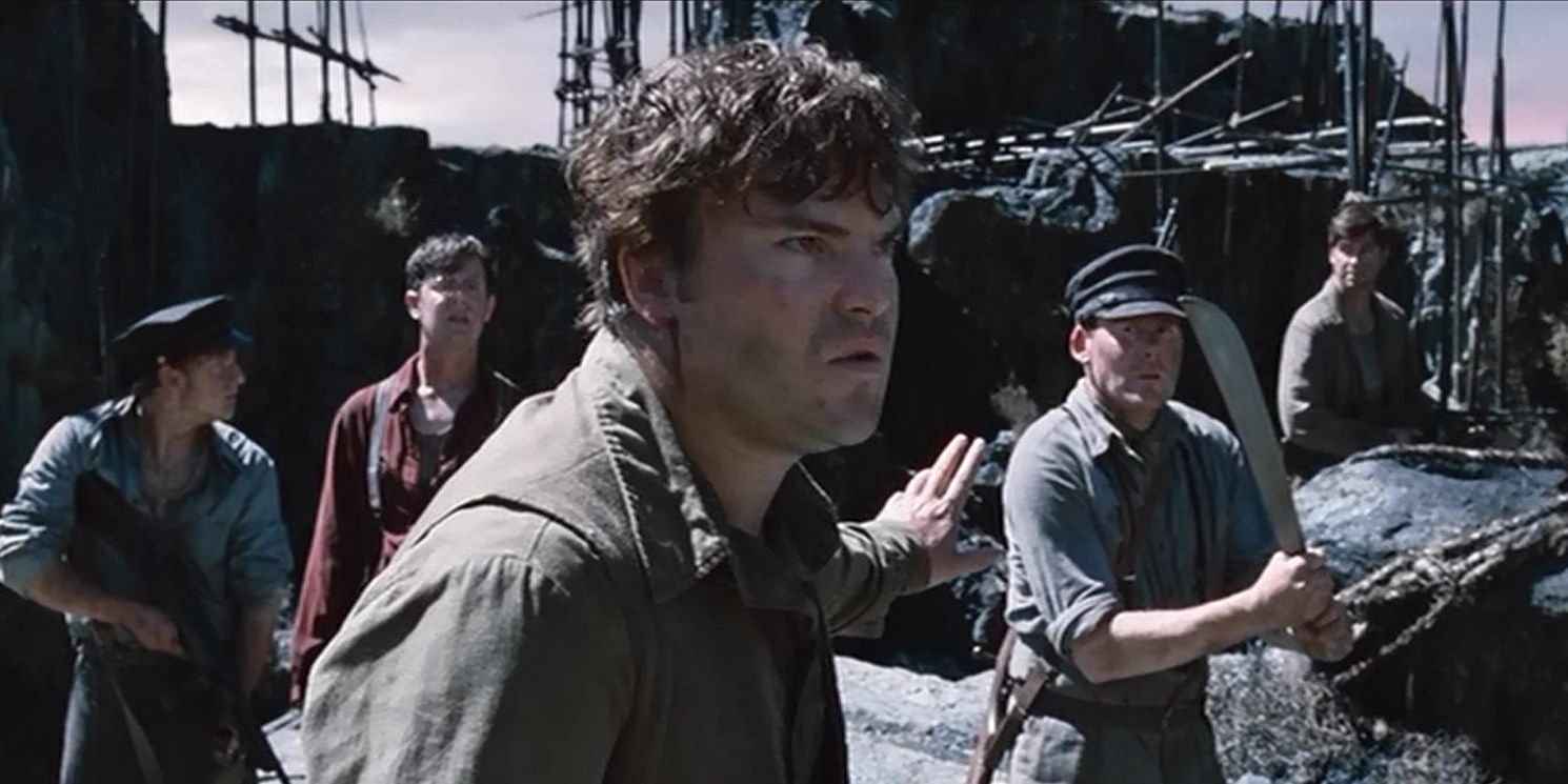 Jack Black como Carl Denham señala a otro personaje que espera cortar la cuerda en King Kong (2005)