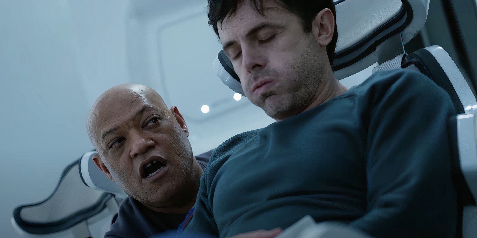 Captain Franks (Laurence Fishburne) talking to John (Casey Affleck) as he takes deep breaths in SlingsH๏τ.