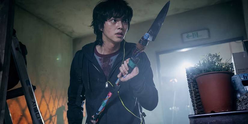Song Kang as Hyun-su holding a bladed weapon in Sweet Home