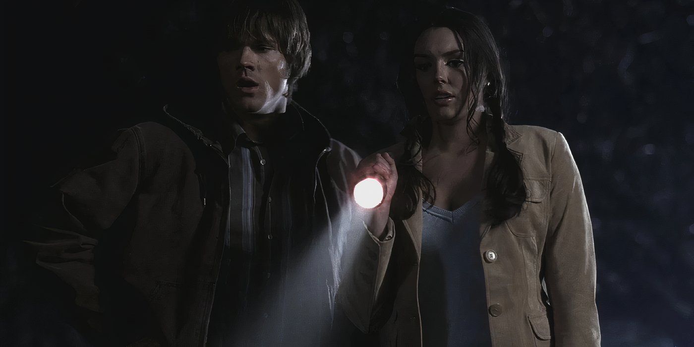 Supernatural Sam e Sarah seguram uma tocha e suspiram