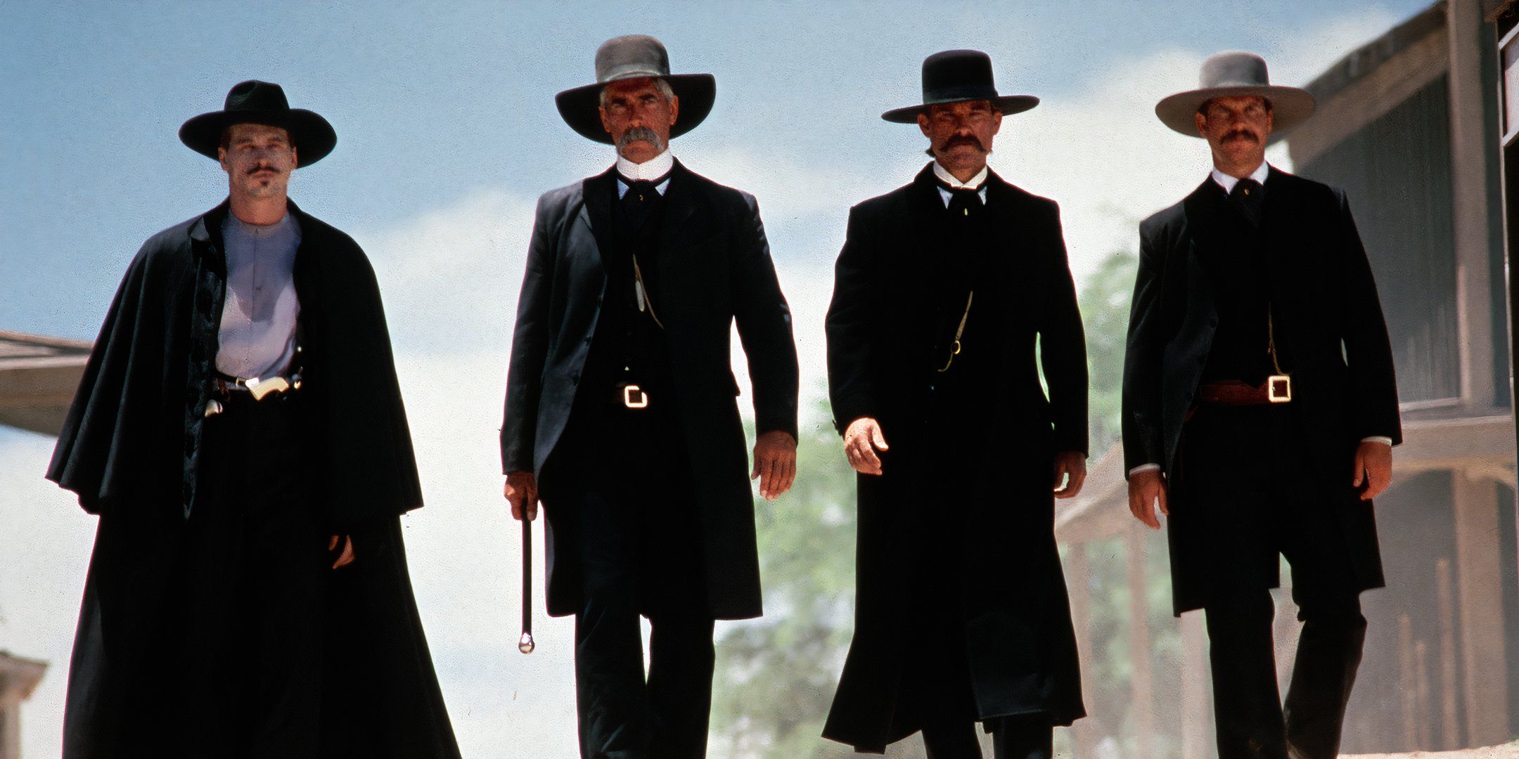 Otro punto destacado de Tombstone protagonizado por Val Kilmer, Bill Paxton, Sam Elliott y Kurt Russell como los Earps y Doc Holliday.