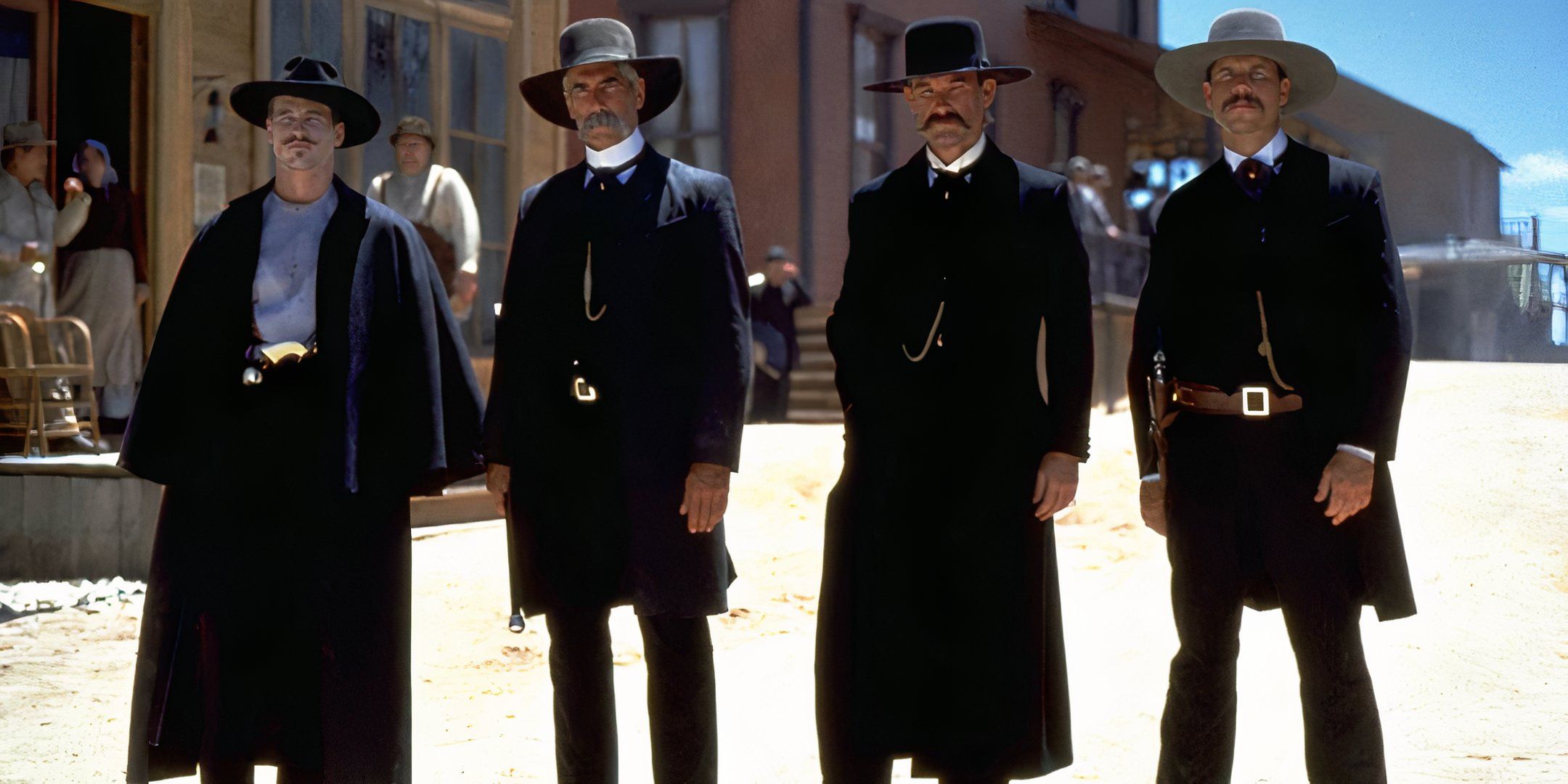 El personaje original de Tombstone de la leyenda del western Robert Mitchum fue eliminado de la película debido a una lesión, por lo que se convirtió en el narrador.