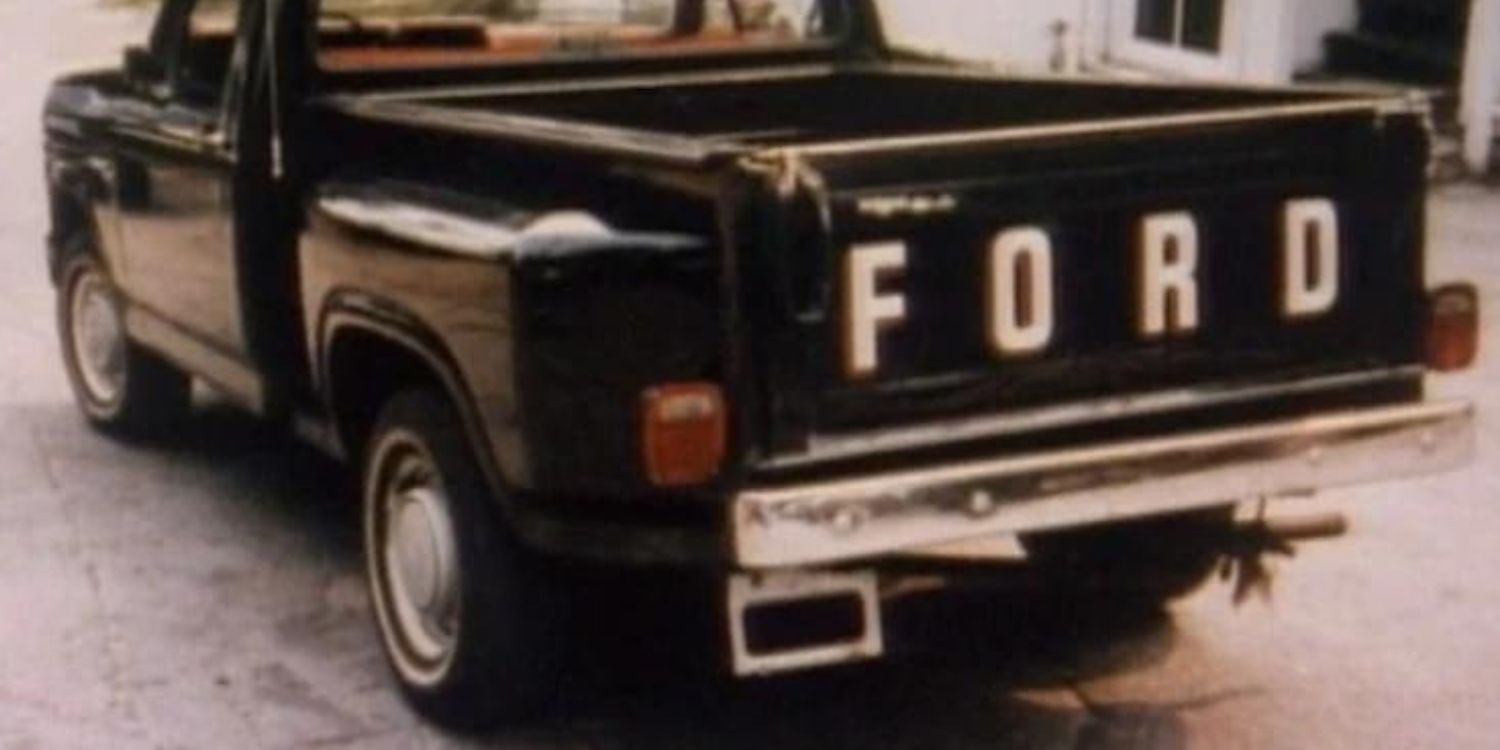 A still from Unsolved Mysteries. An image of a truck similar to the truck seen on Brayman Road. A black Ford.