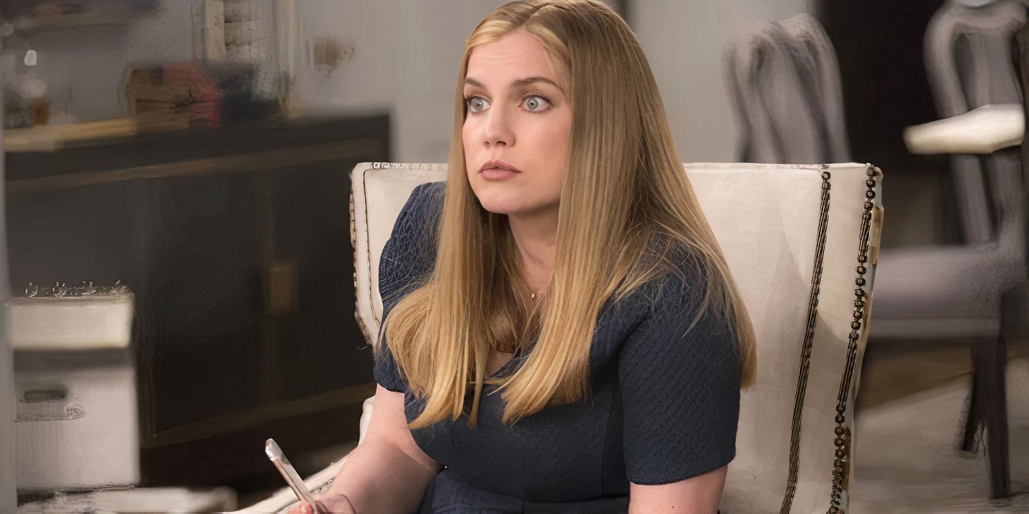 Anna Chlumsky as Amy Brookheimer looking surprised in Veep.