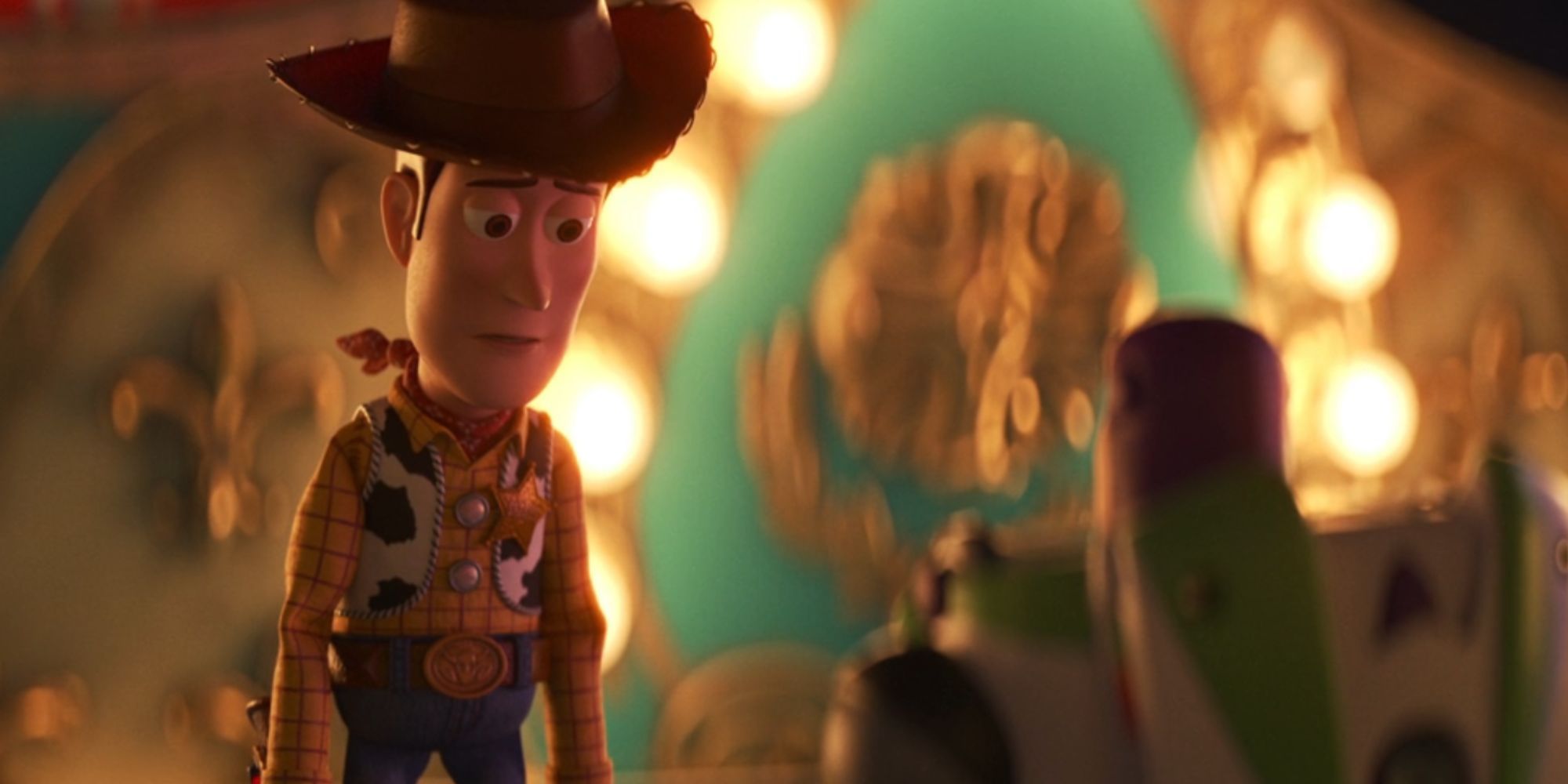 Woody se pone triste al hablar con Buzz Lightyear en Toy Story 4