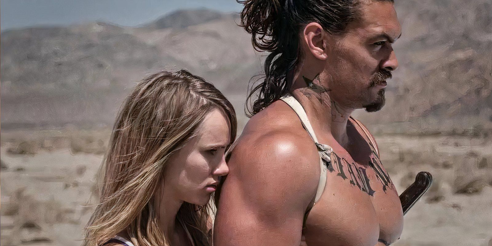 Suki Waterhouse y Jason Momoa en Bad Band