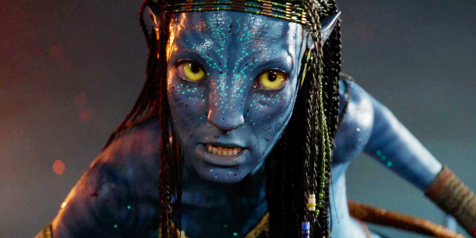 Zoe Saldaña as Neytiri looking concerned in Avatar The Way of Water