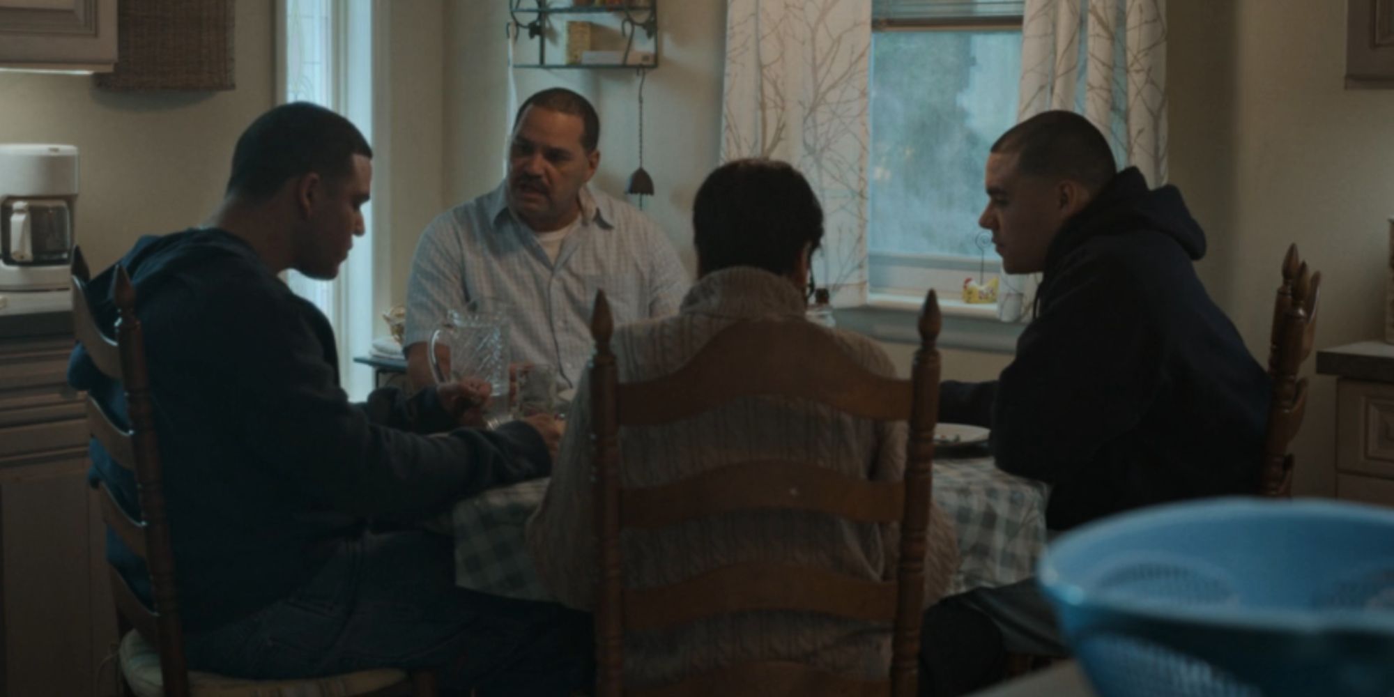 The Hernandez family having dinner in American Sports story