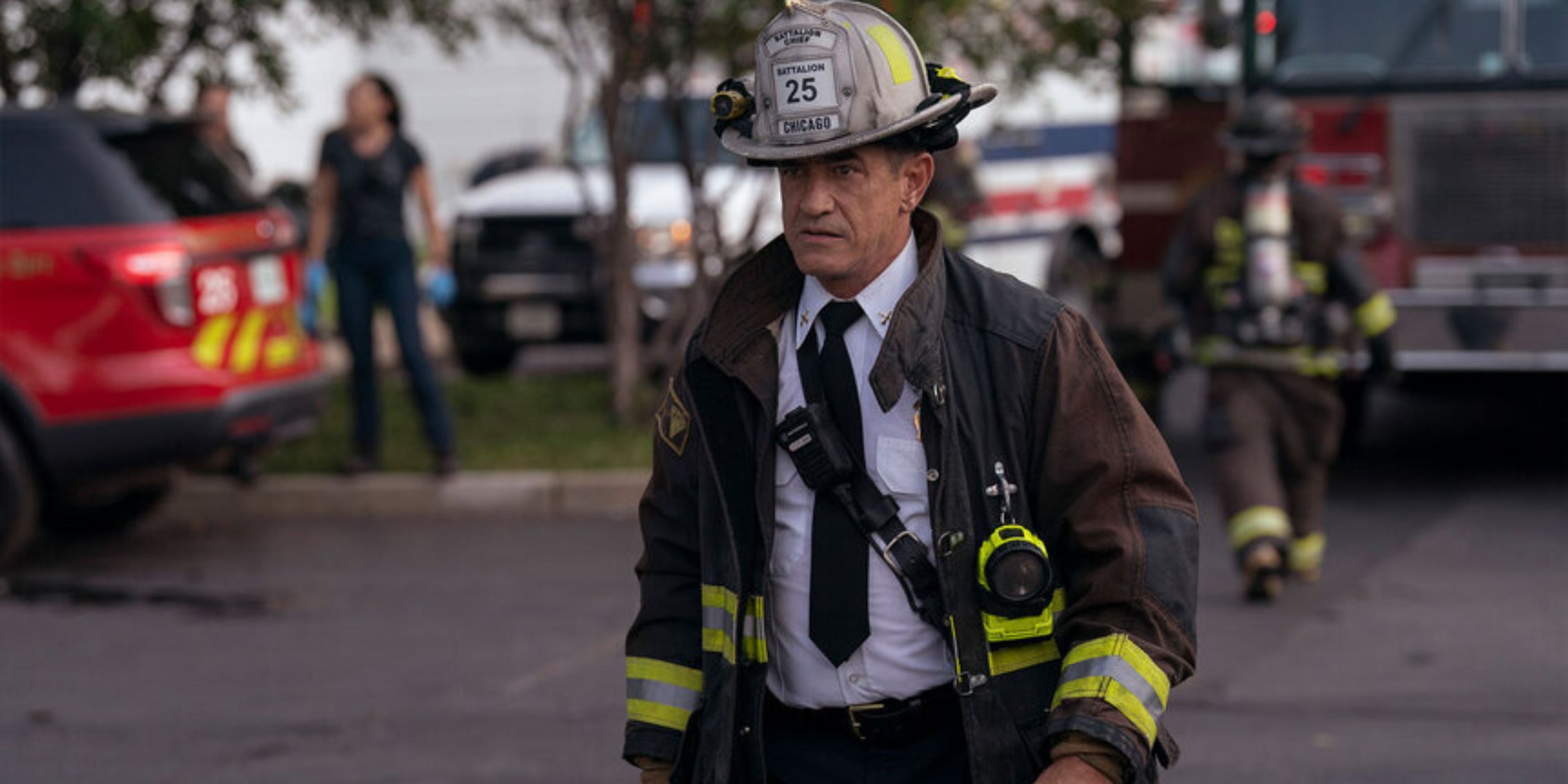 El misterioso pasado del jefe Pascal en Miami recibe un intrigante adelanto de la estrella de la temporada 13 del Chicago Fire