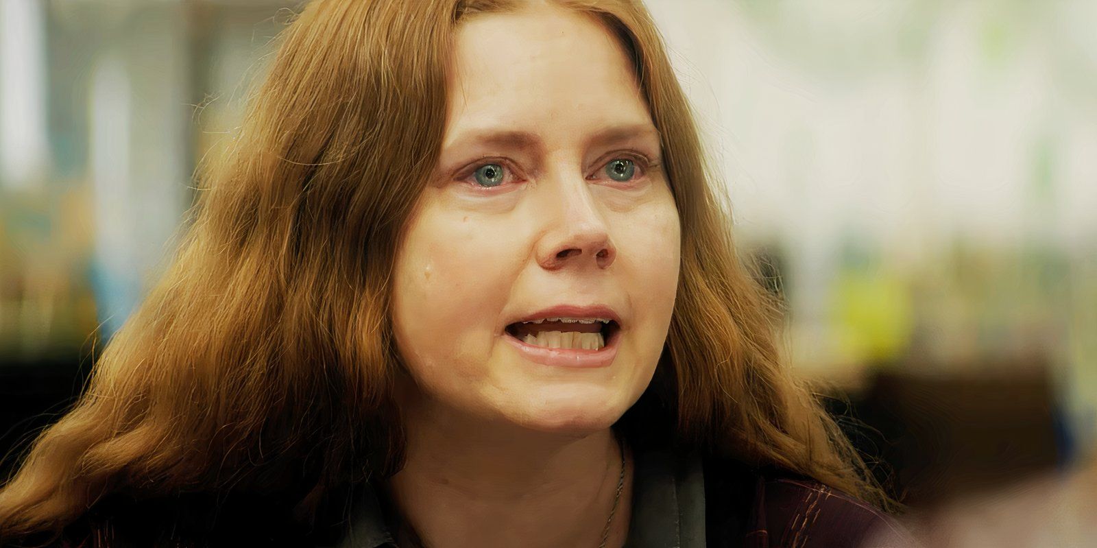 Amy Adams luce triste en Nightbitch