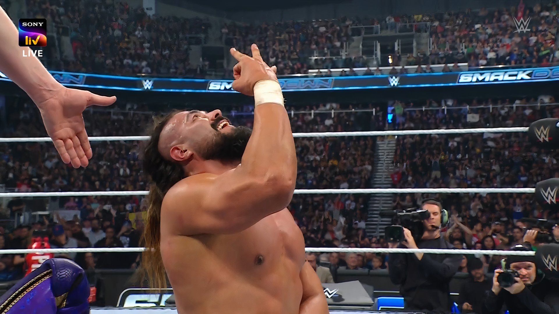 Andrade vence a Carmelo Hayes en un Smackdown de septiembre de 2024