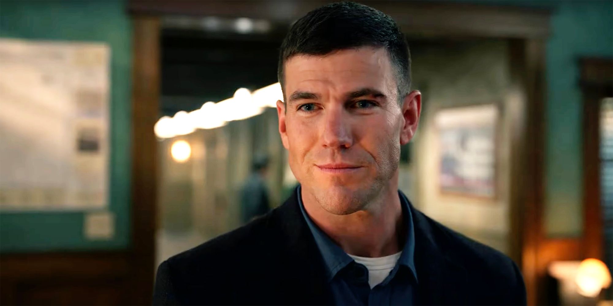 Austin Stowell como el joven Gibbs en NCIS Origins NCIS: Origins