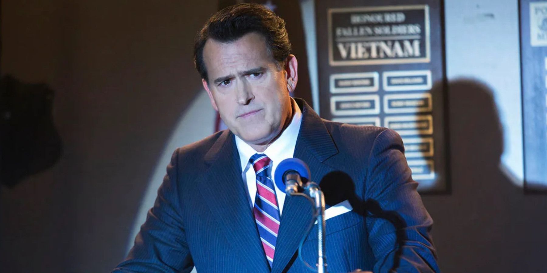 Bruce Campbell Fargo Temporada 2 como Ronald Reagan 