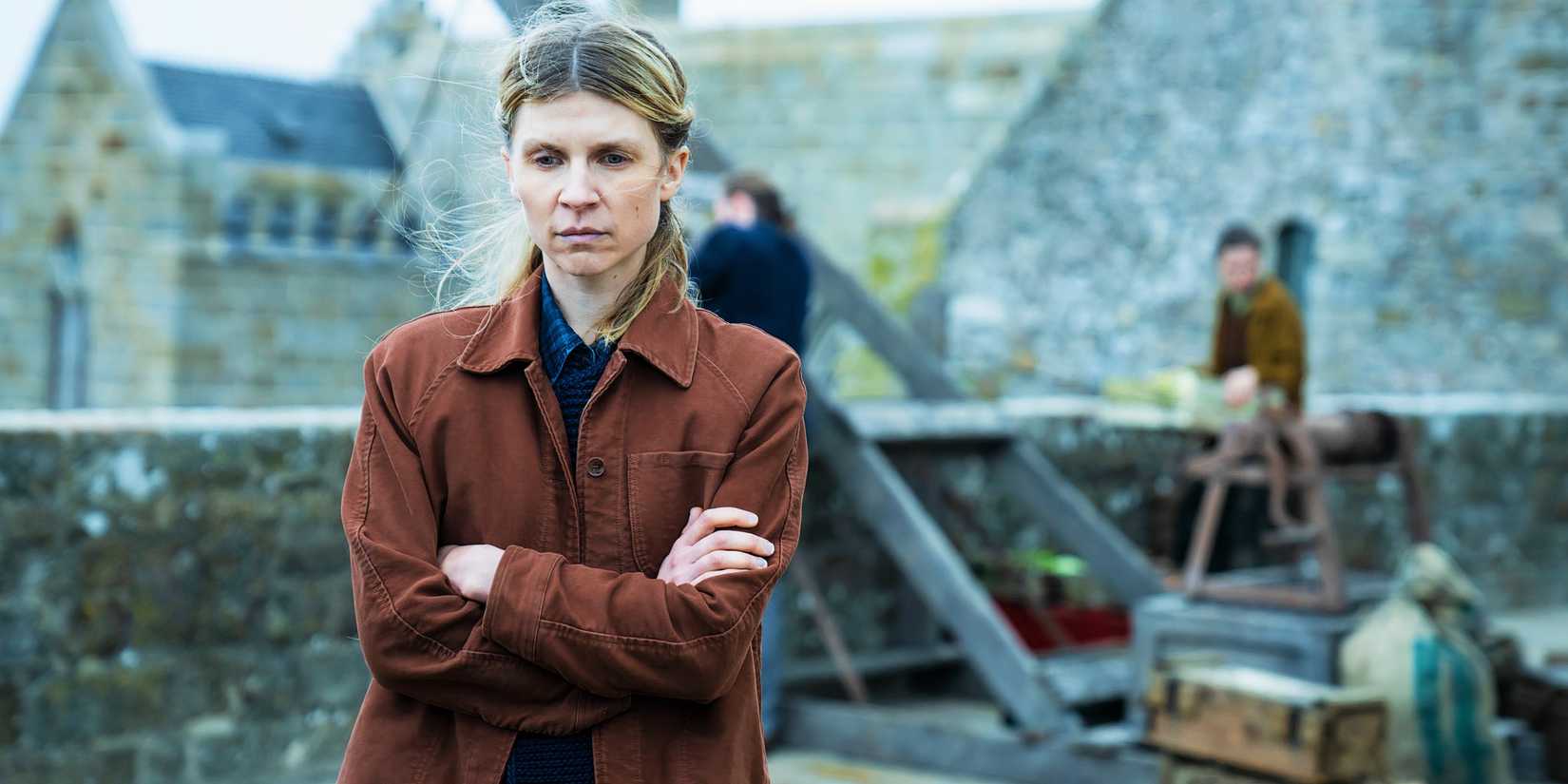 Clémence Poésy as Isabelle standing on a roof with crossed arms in Daryl Dixon season 2