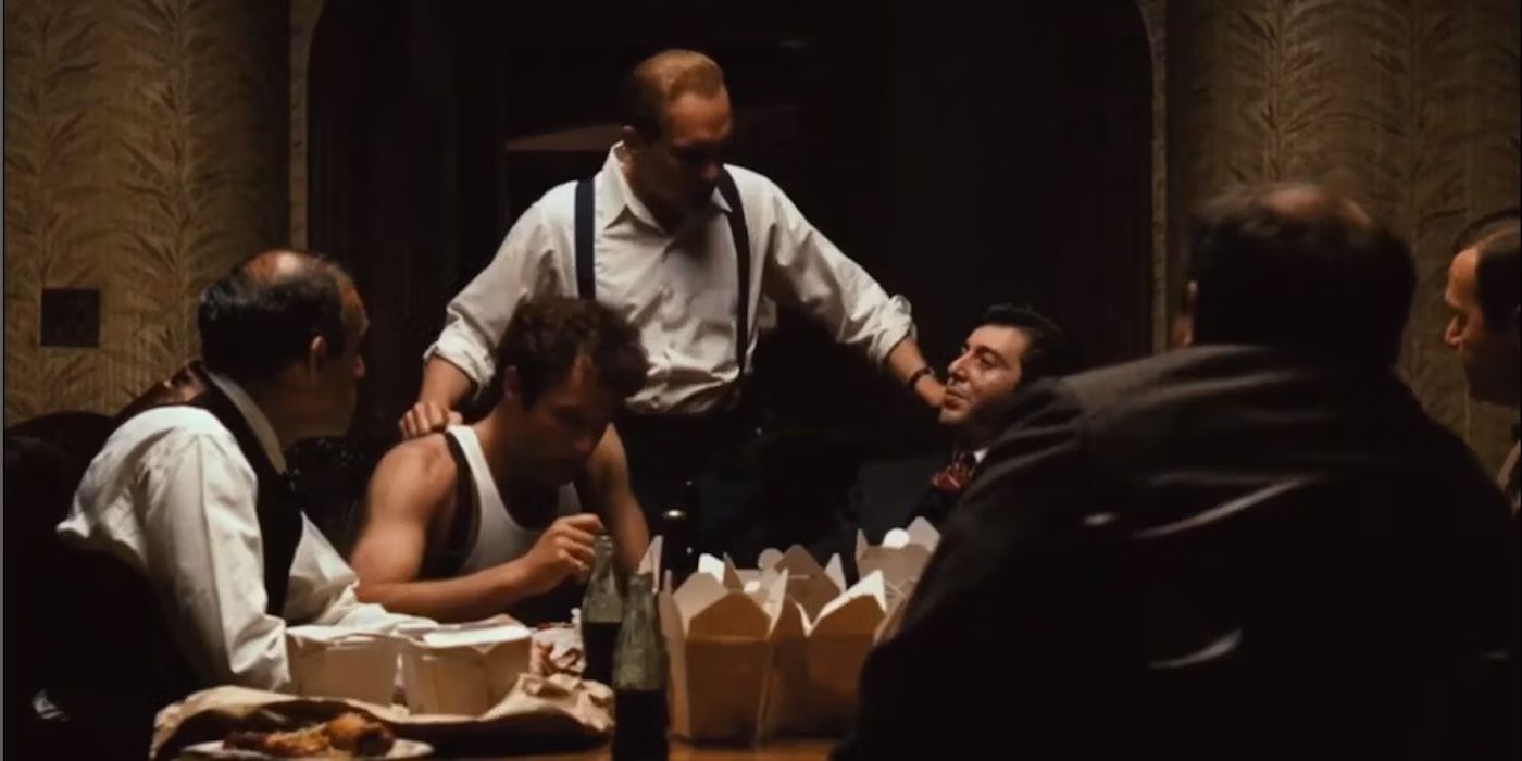 Clemenza con compañeros mafiosos en la versión de El Padrino