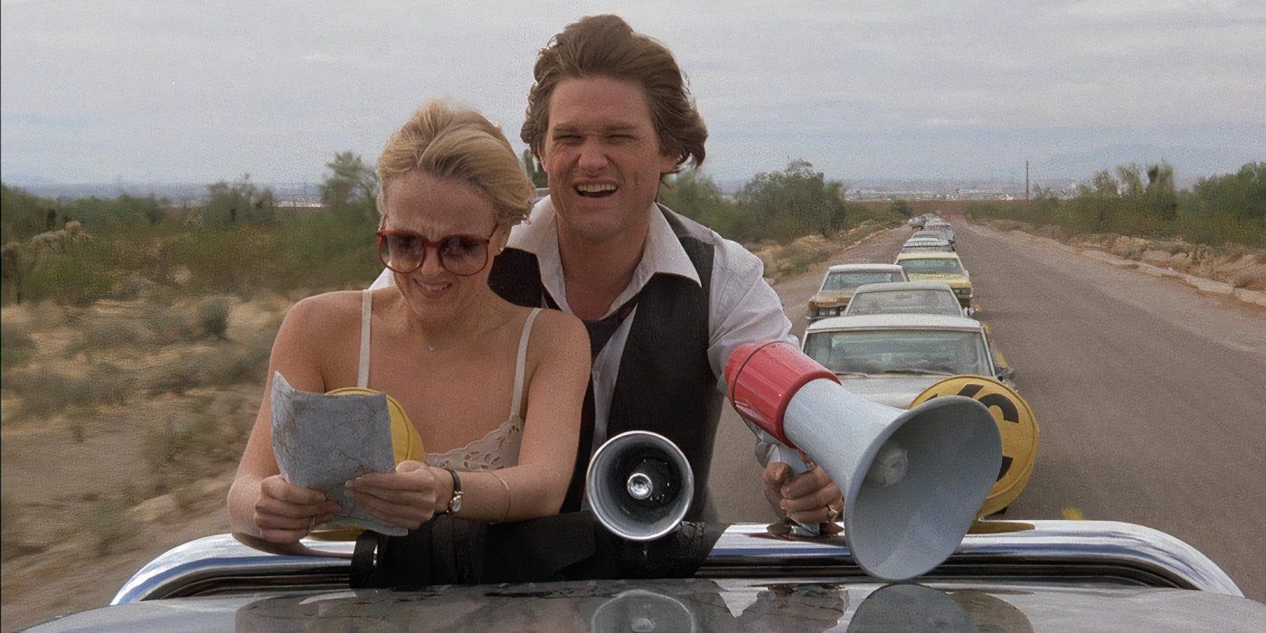 Deborah Harmon e Kurt Russell saindo do teto solar de um carro em Carros Usados.