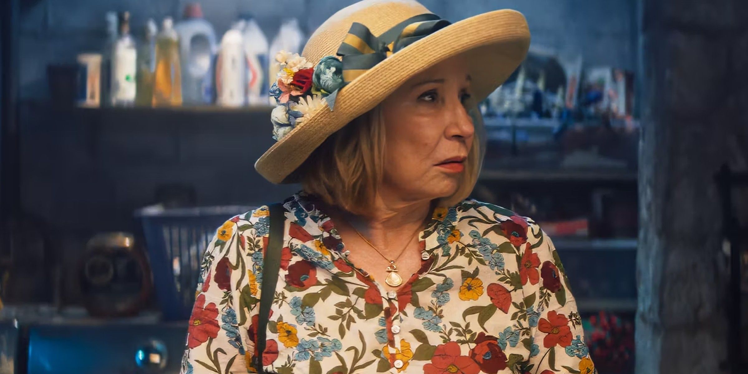 Debra Jo Rupp como Sharon em Agatha o tempo todo