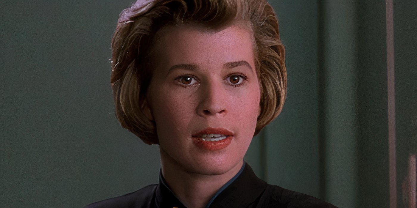 A alferes Janeway senta e conversa com a conselheira Troi no episódio "Man of the People" de Star Trek: TNG