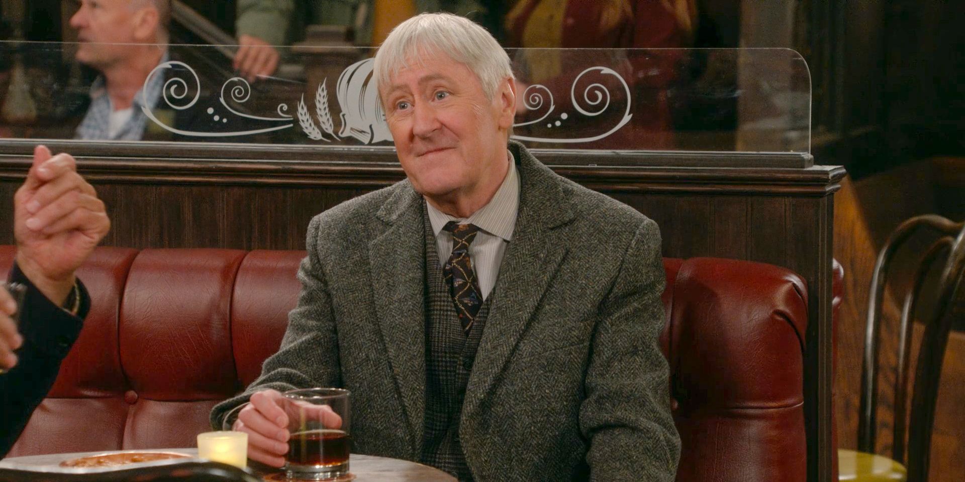 ¿Dónde estaba Alan de Nicholas Lyndhurst durante la serie original de Cheers & Frasier?