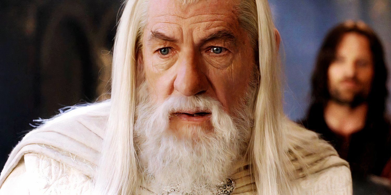 Gandalf the White speaking in a room with Aragorn behind him in The Lord of the Rings: The Return of the King