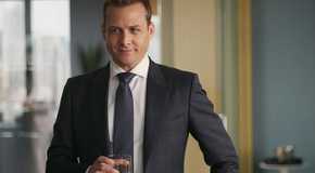 Harvey smiling in Suits season 4