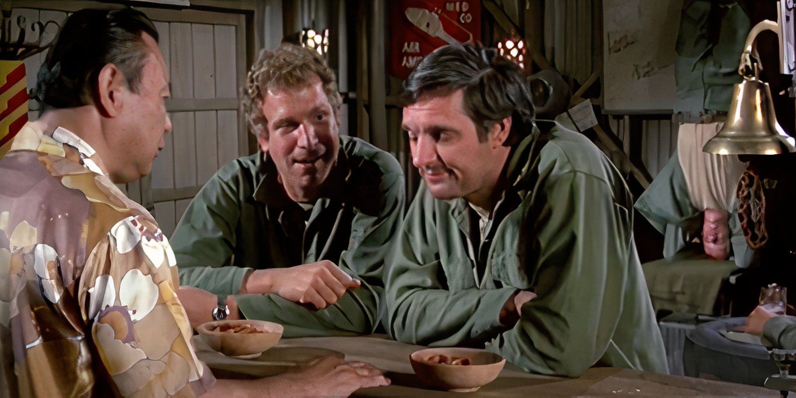 Hawkeye's 15 Best Quotes From MASH, Ranked