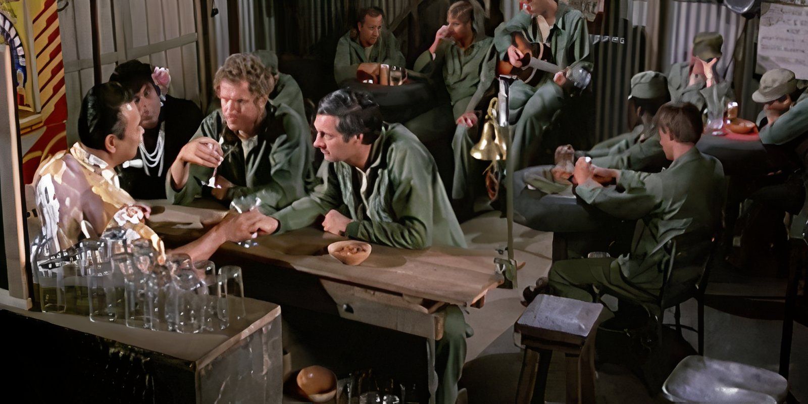 Hawkeye's 15 Best Quotes From MASH, Ranked