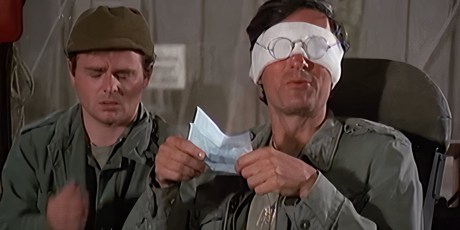 Hawkeye's 15 Best Quotes From MASH, Ranked